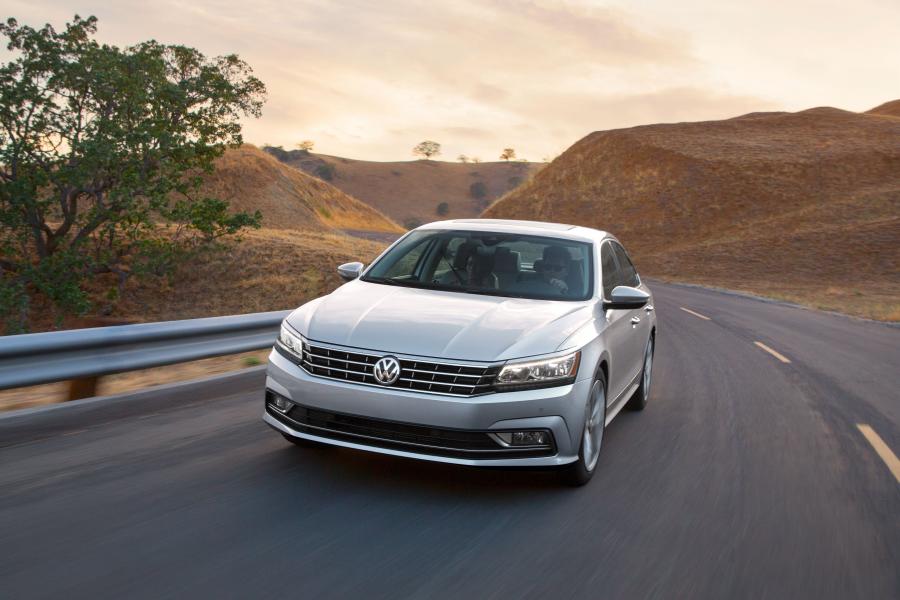  Volkswagen Passat TSI 2016 года  (фото 26 из 33)